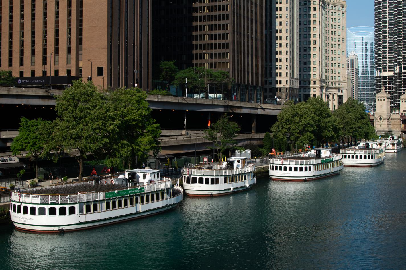 A view of boats in the Chicago riverwalk.